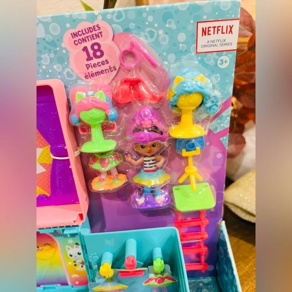 Gabby’s Dollhouse, Rainbow Closet Portable Playset with a Gabby Doll